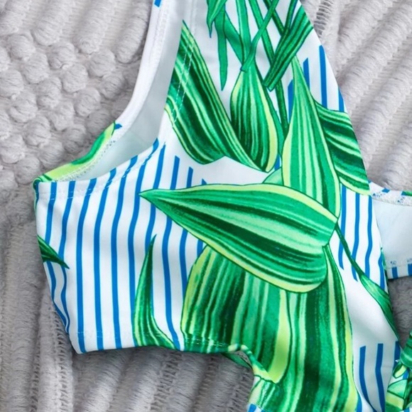 ‼️Last one‼️☀️HP☀️Tropical plunge cut swimsuit - Picture 4 of 6